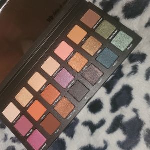 Urban decay born to run eyeshadow palette